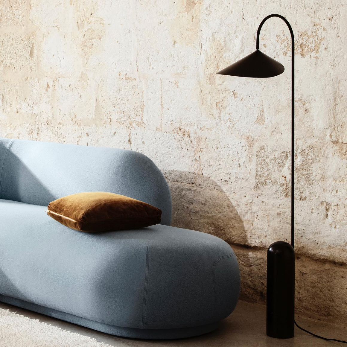 Lampa podłogowa minimalistyczna Balavek