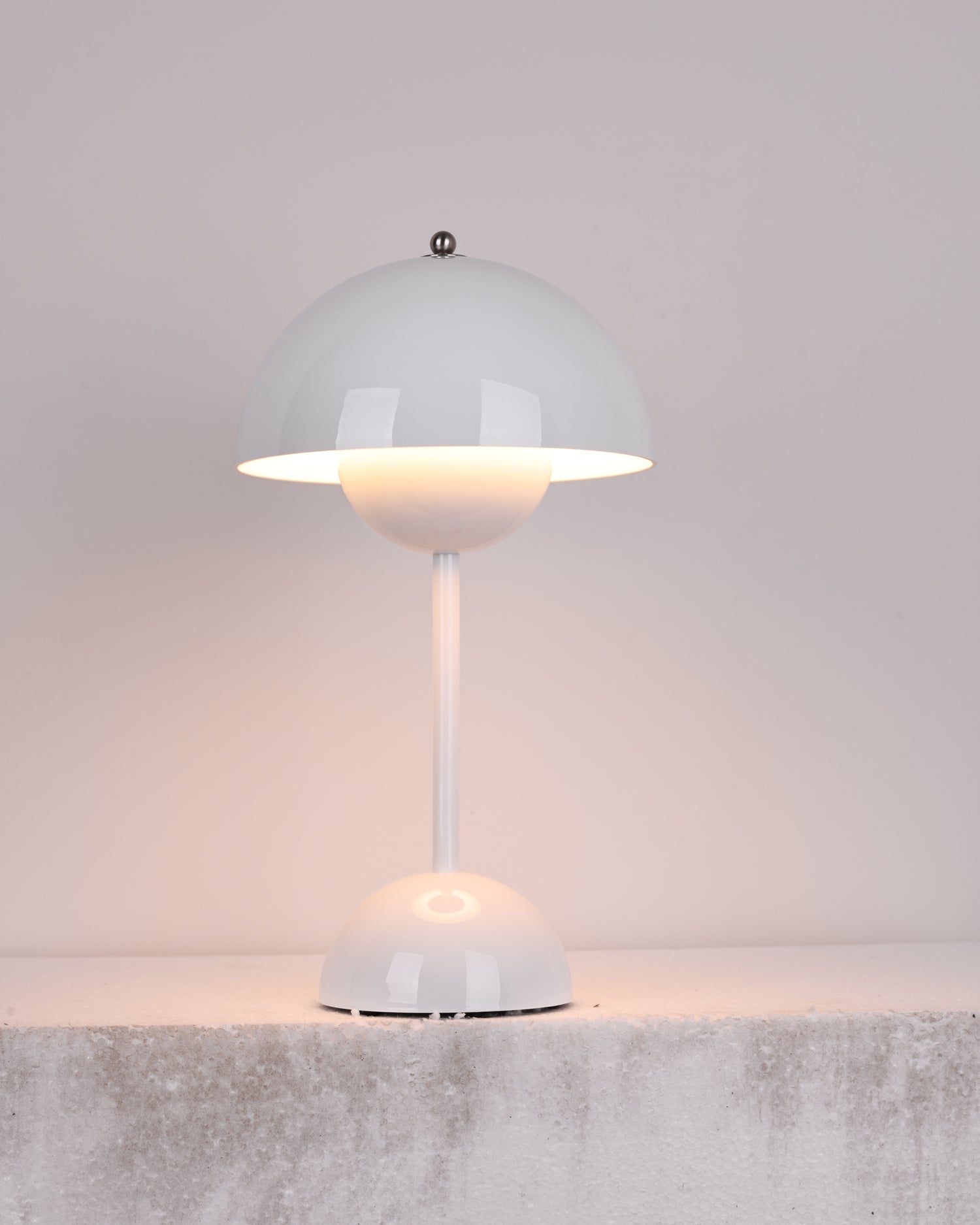 Lampa stołowa przenośna Aveka