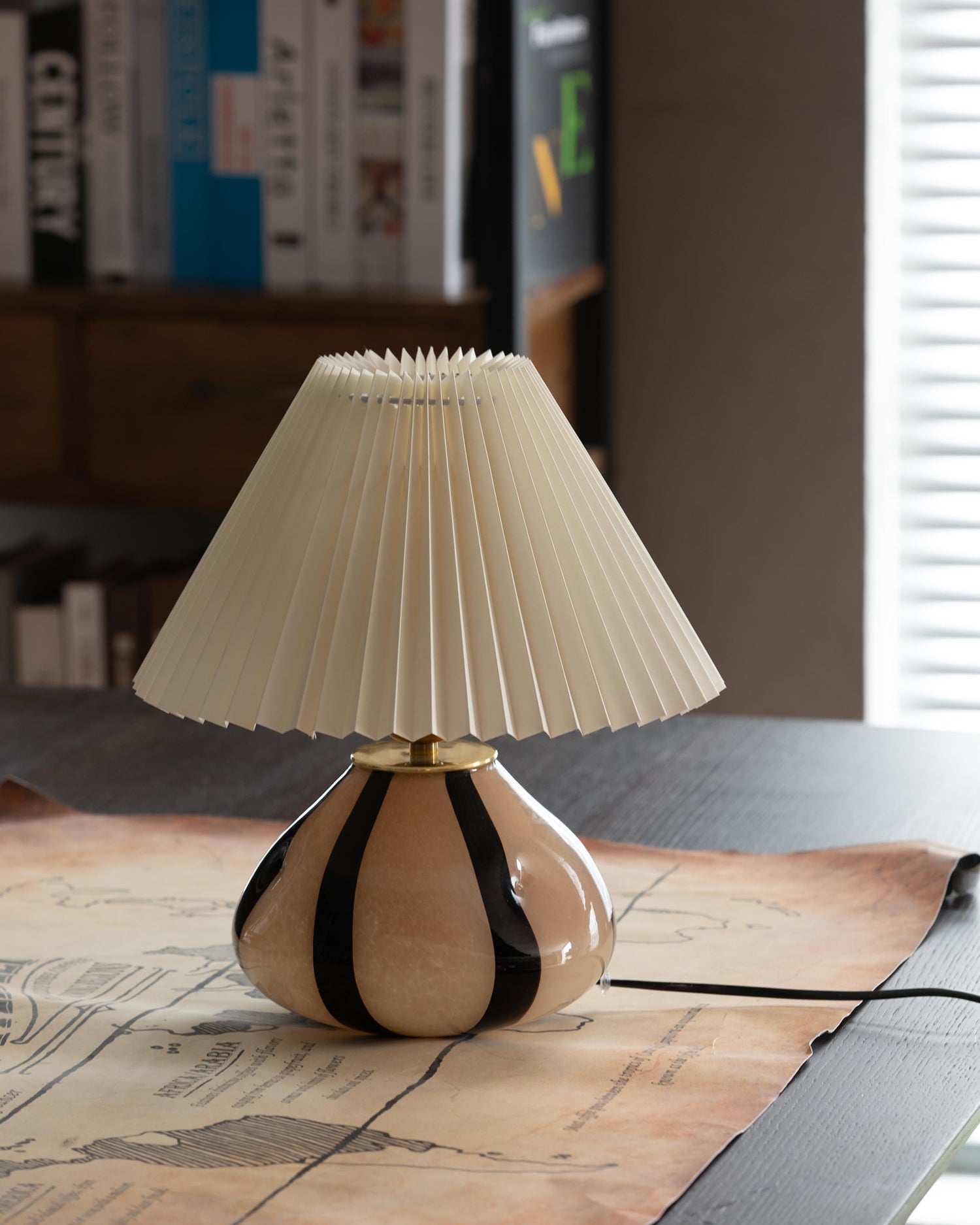 Lampa stołowa plisowana Corelev
