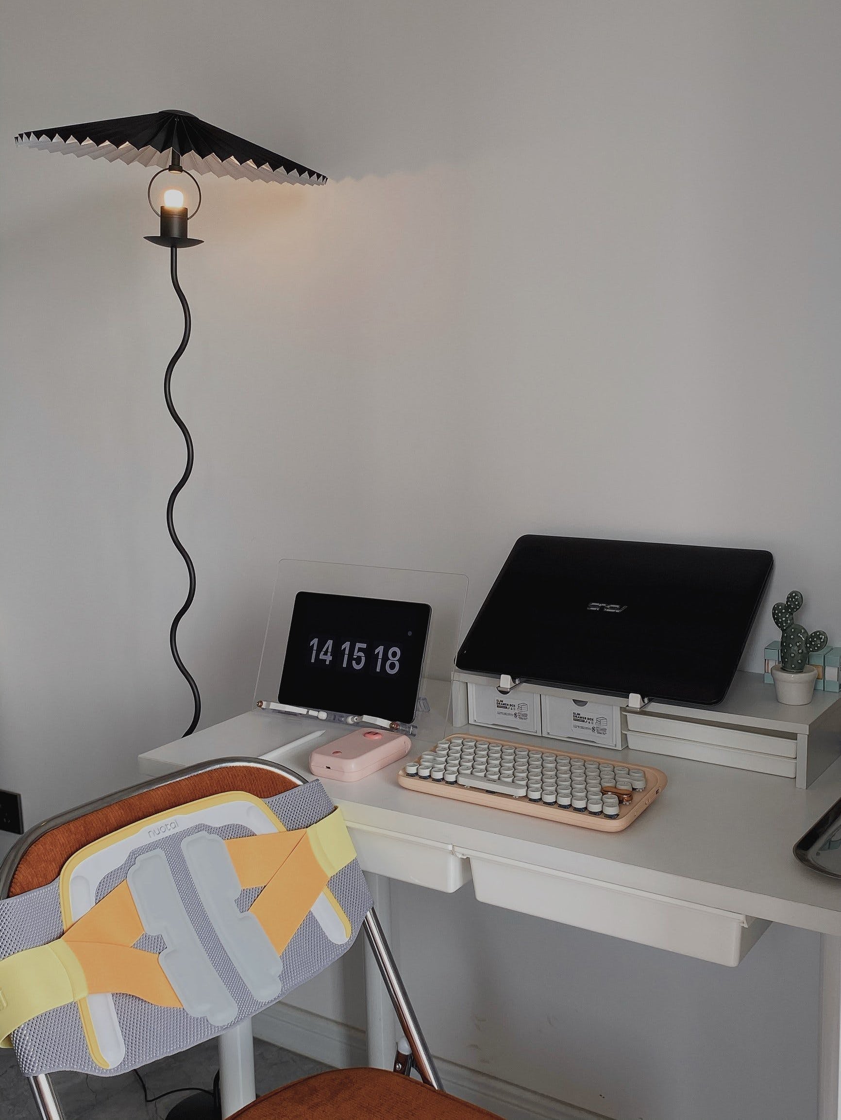 Lampa podłogowa falista Zelko