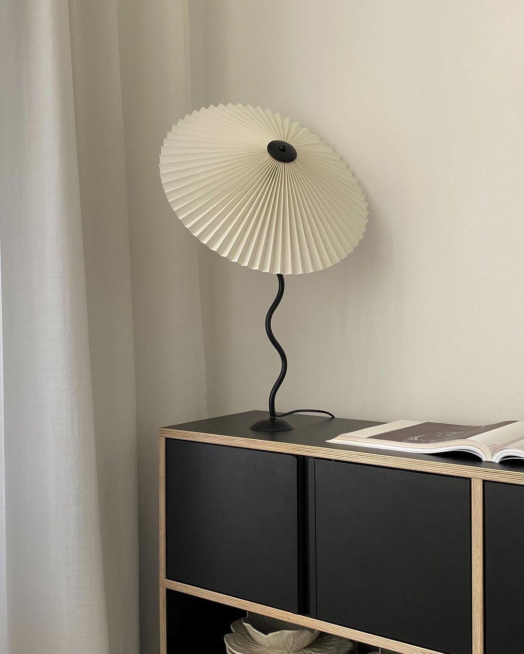 Lampa stołowa falista Rokow