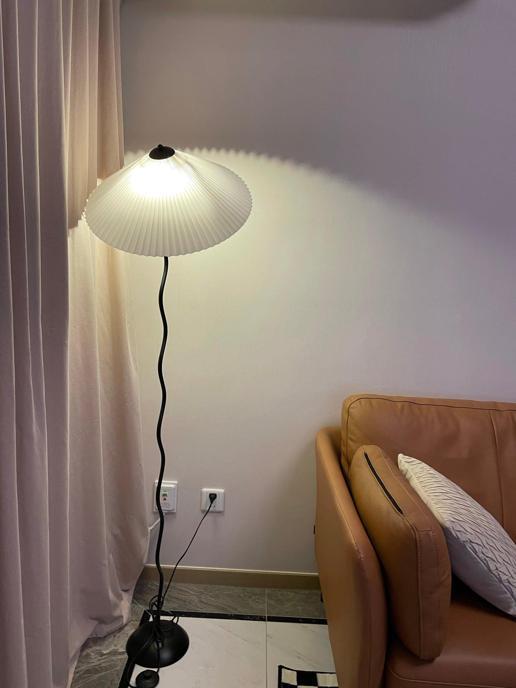 Lampa podłogowa falista Zelko