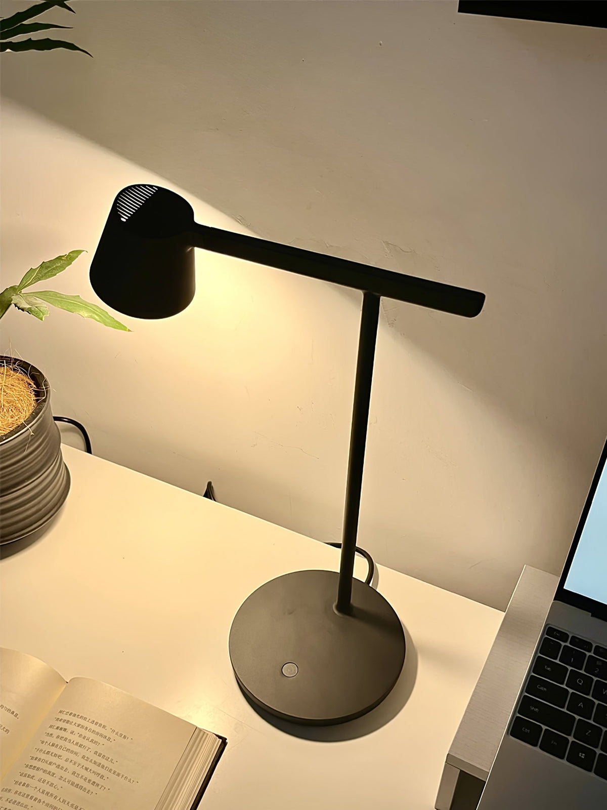 Lampa stołowa minimalistyczna Nadarko