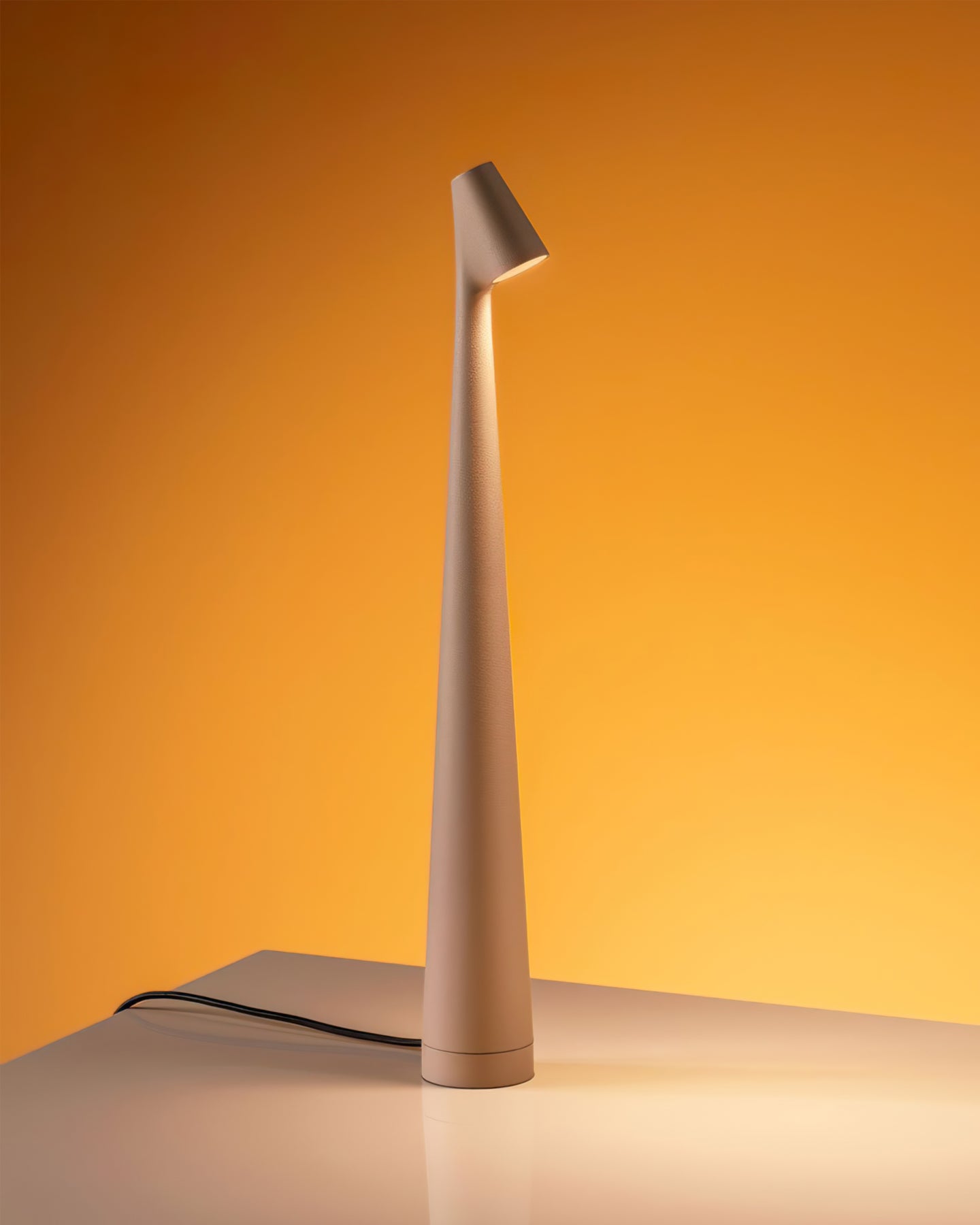 Lampa stołowa przenośna Pavna