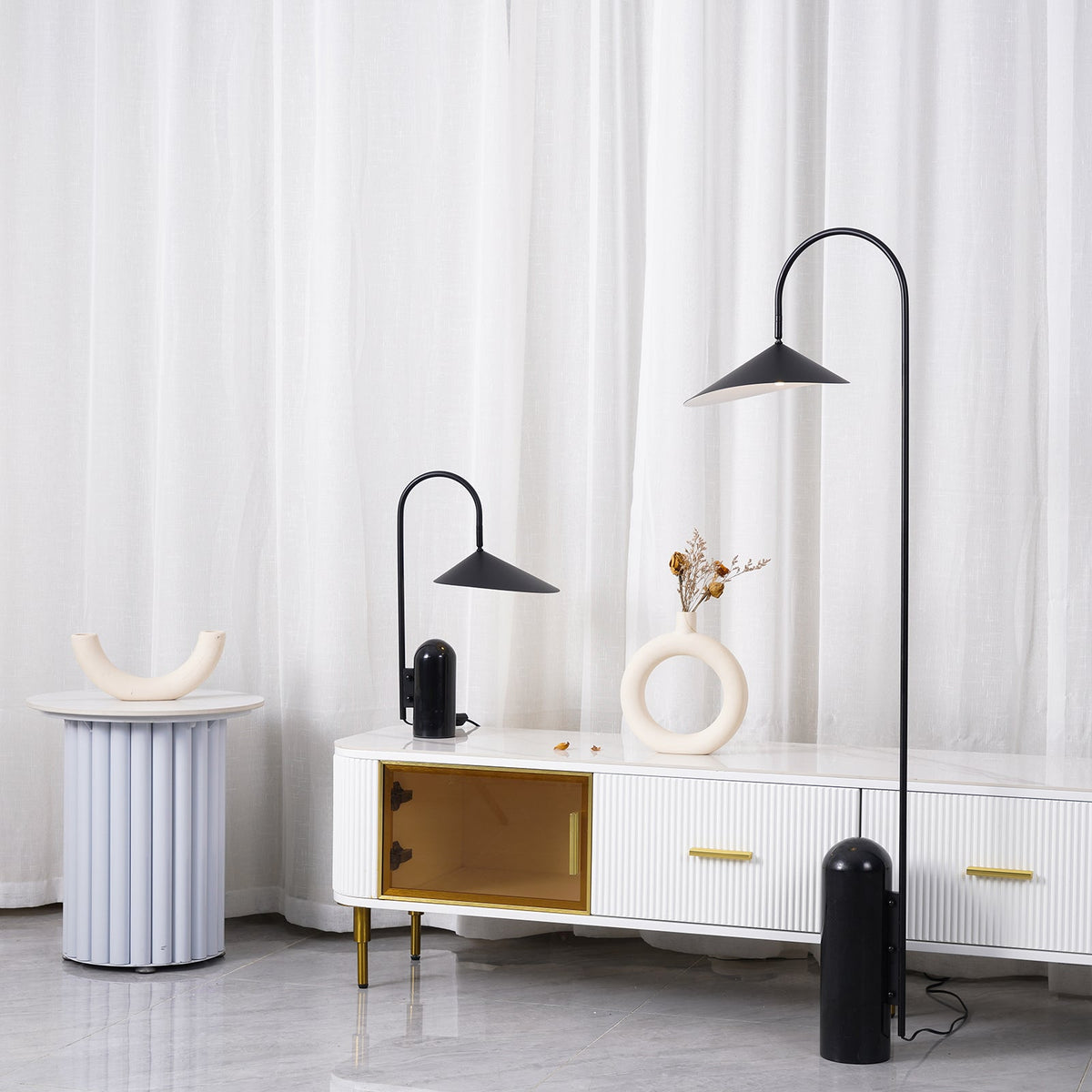 Lampa podłogowa minimalistyczna Balavek