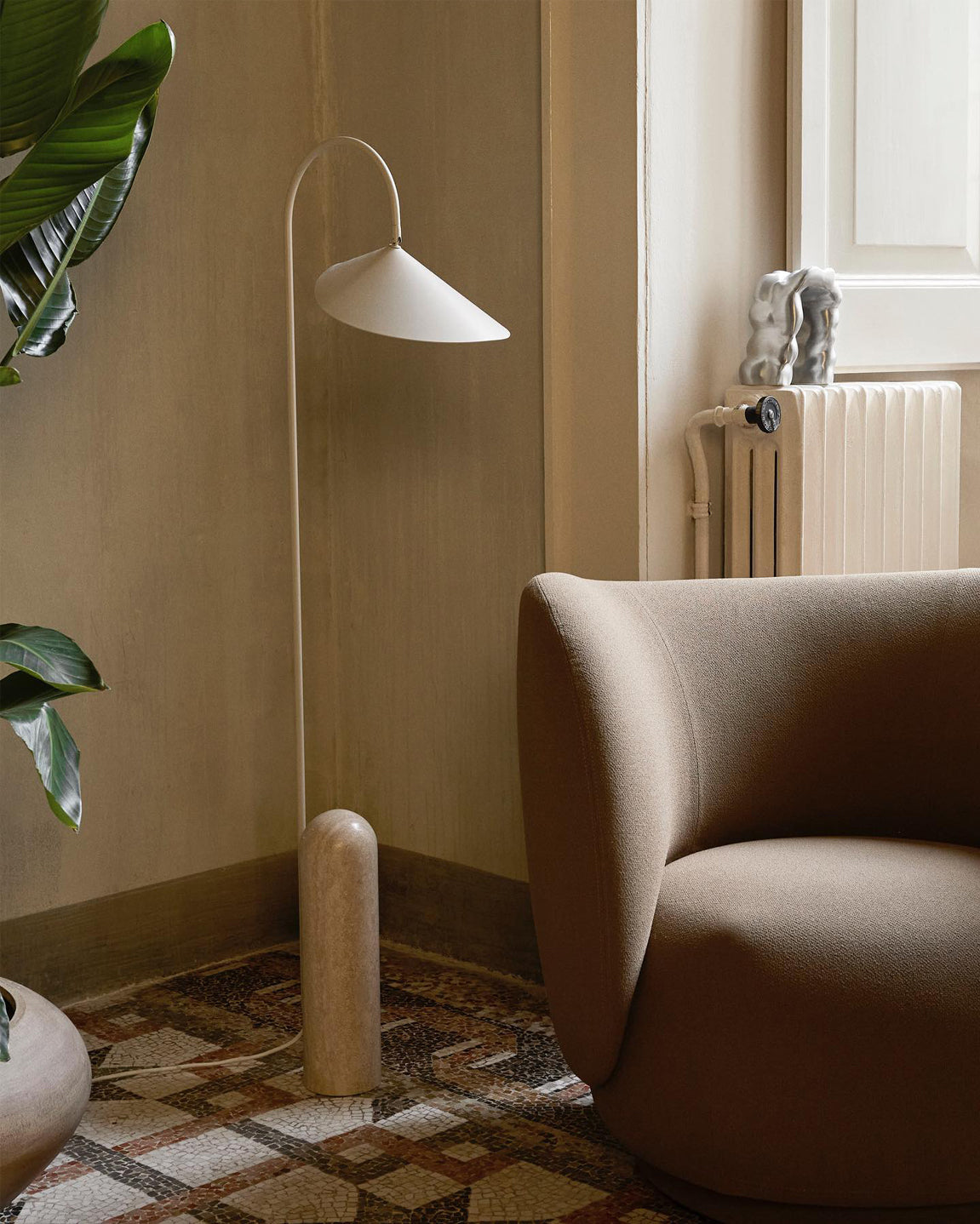 Lampa podłogowa minimalistyczna Balavek