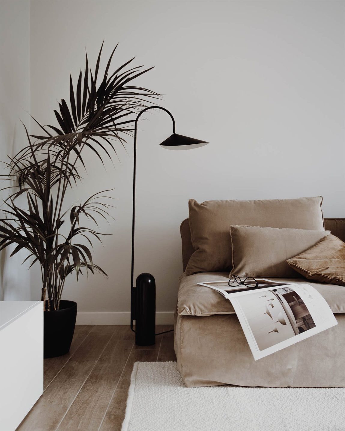 Lampa podłogowa minimalistyczna Balavek