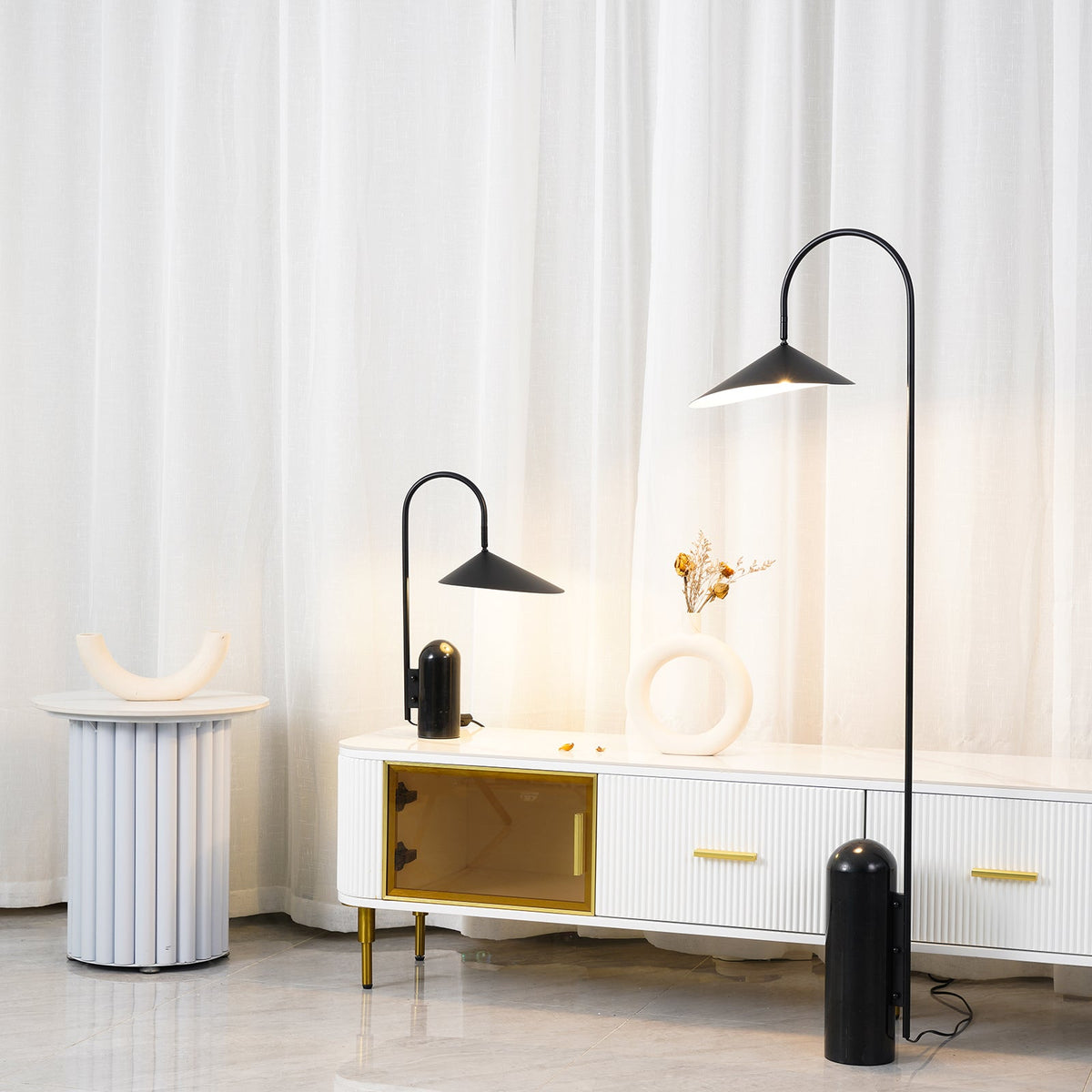 Lampa podłogowa minimalistyczna Balavek