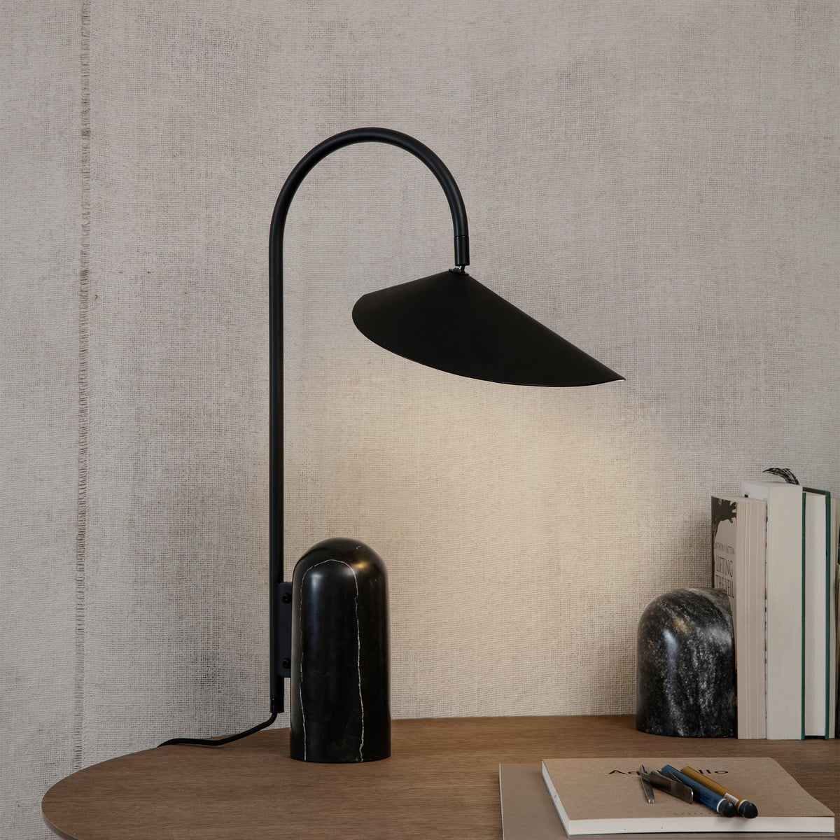 Lampa stołowa minimalistyczna Cellinrik
