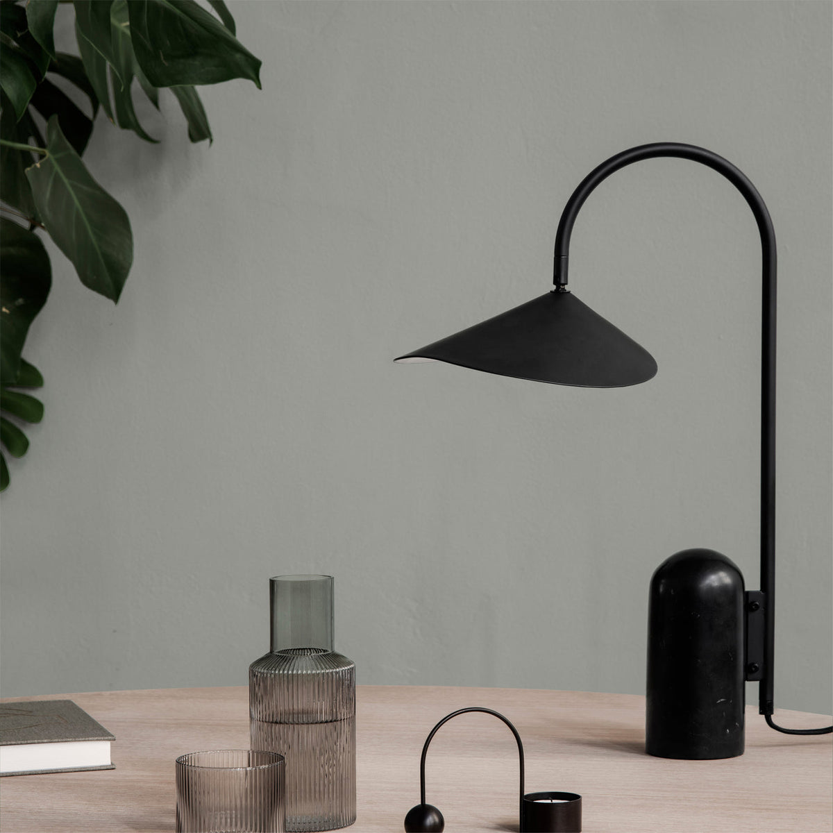 Lampa stołowa minimalistyczna Cellinrik