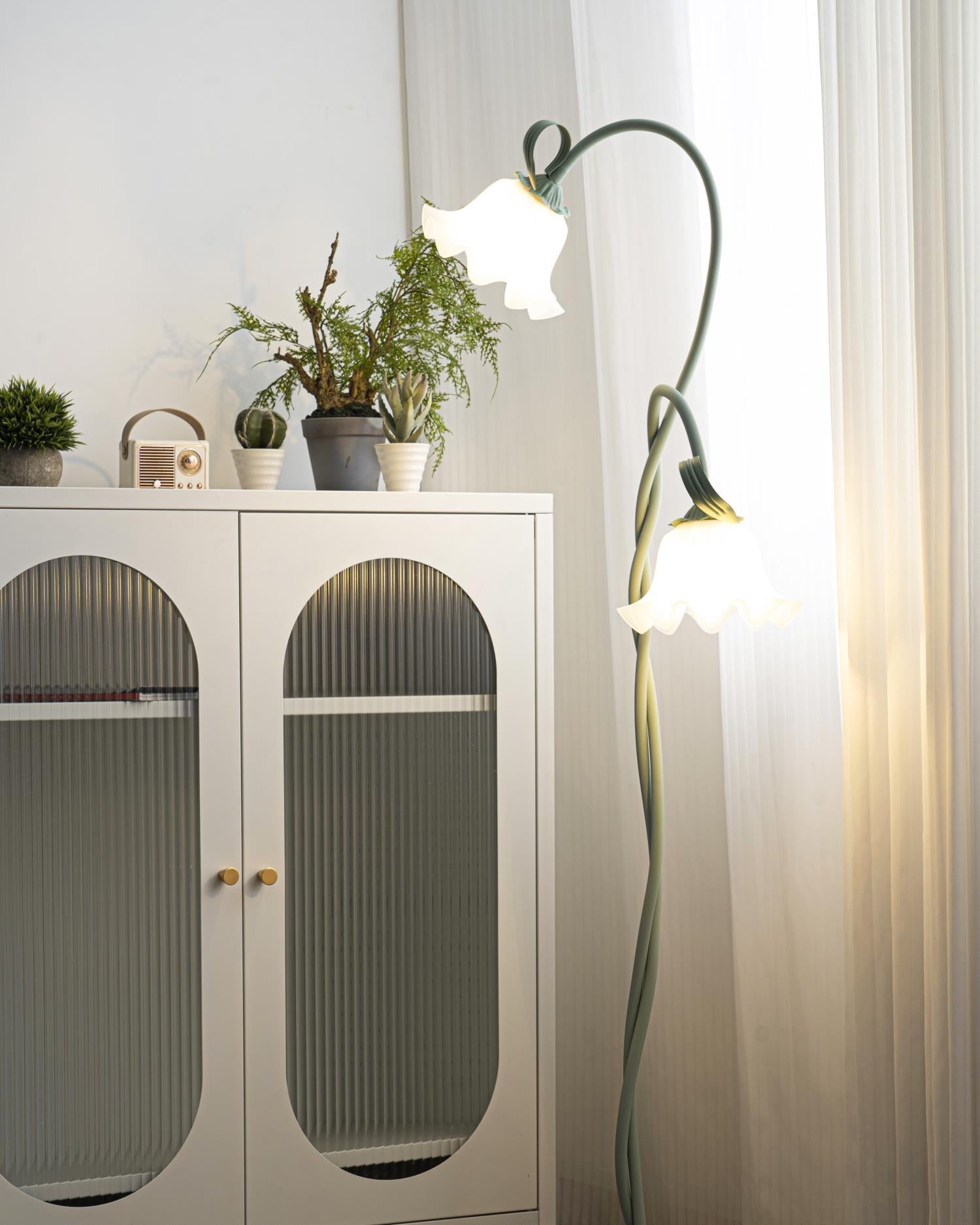 Lampa podłogowa kwiatowa Solmion