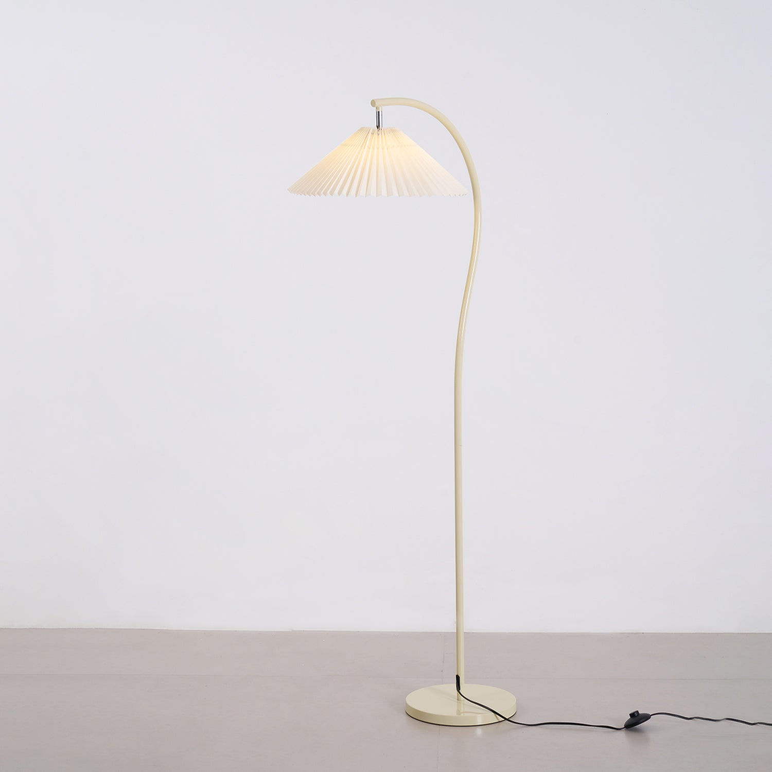 Lampa podłogowa vintage Kliala