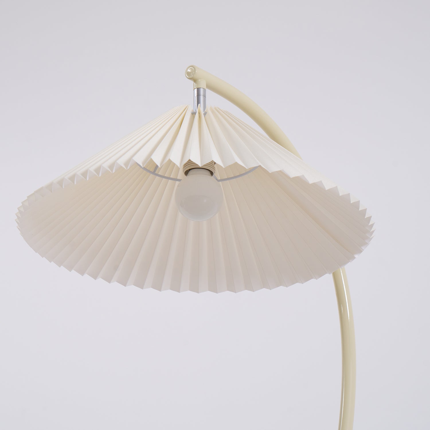 Lampa podłogowa vintage Kliala