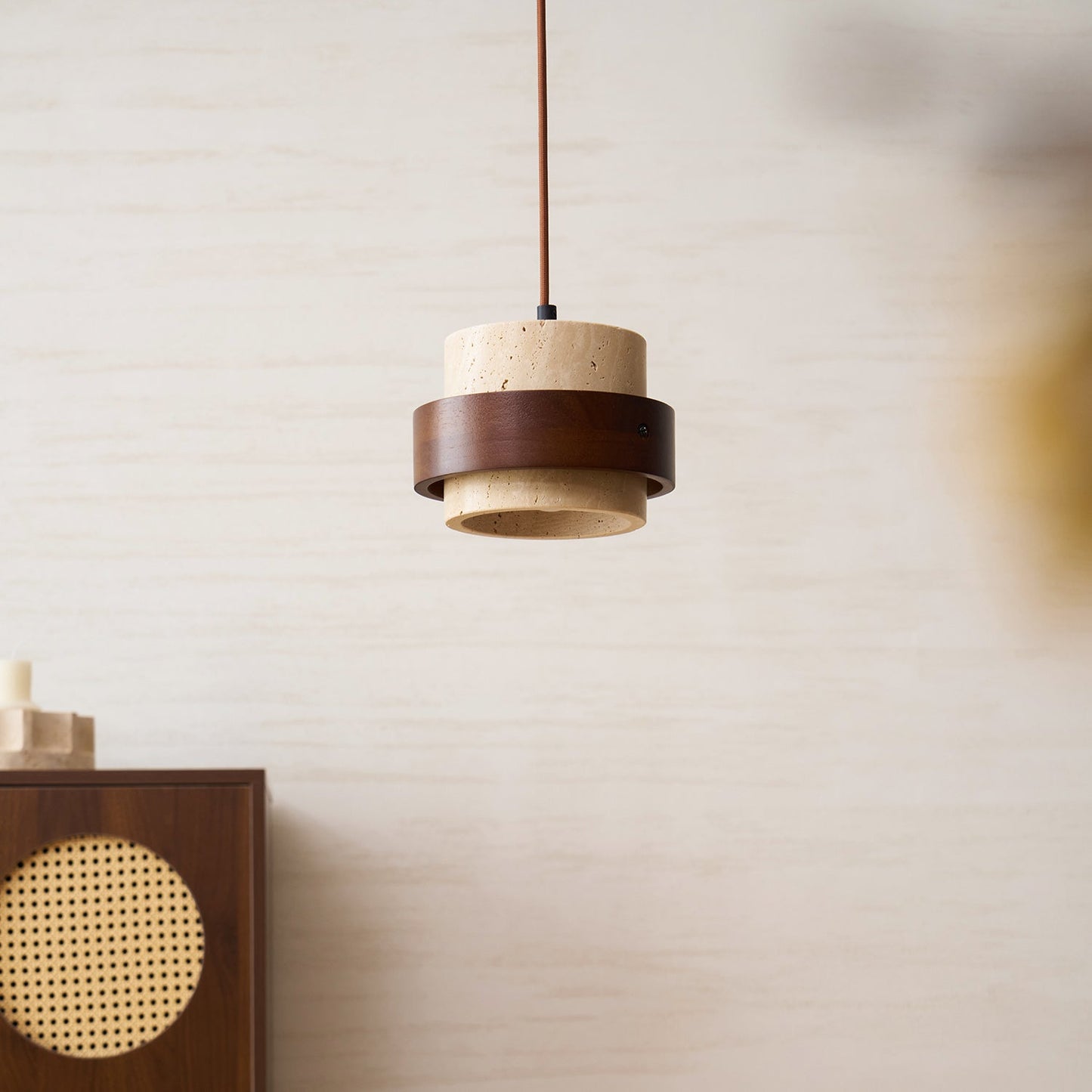 Lampa wisząca Cellone z trawertynu