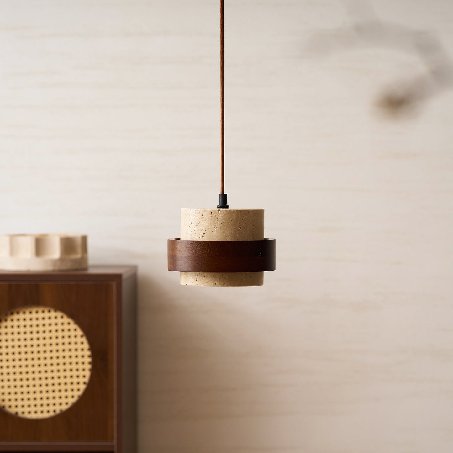 Lampa wisząca Cellone z trawertynu
