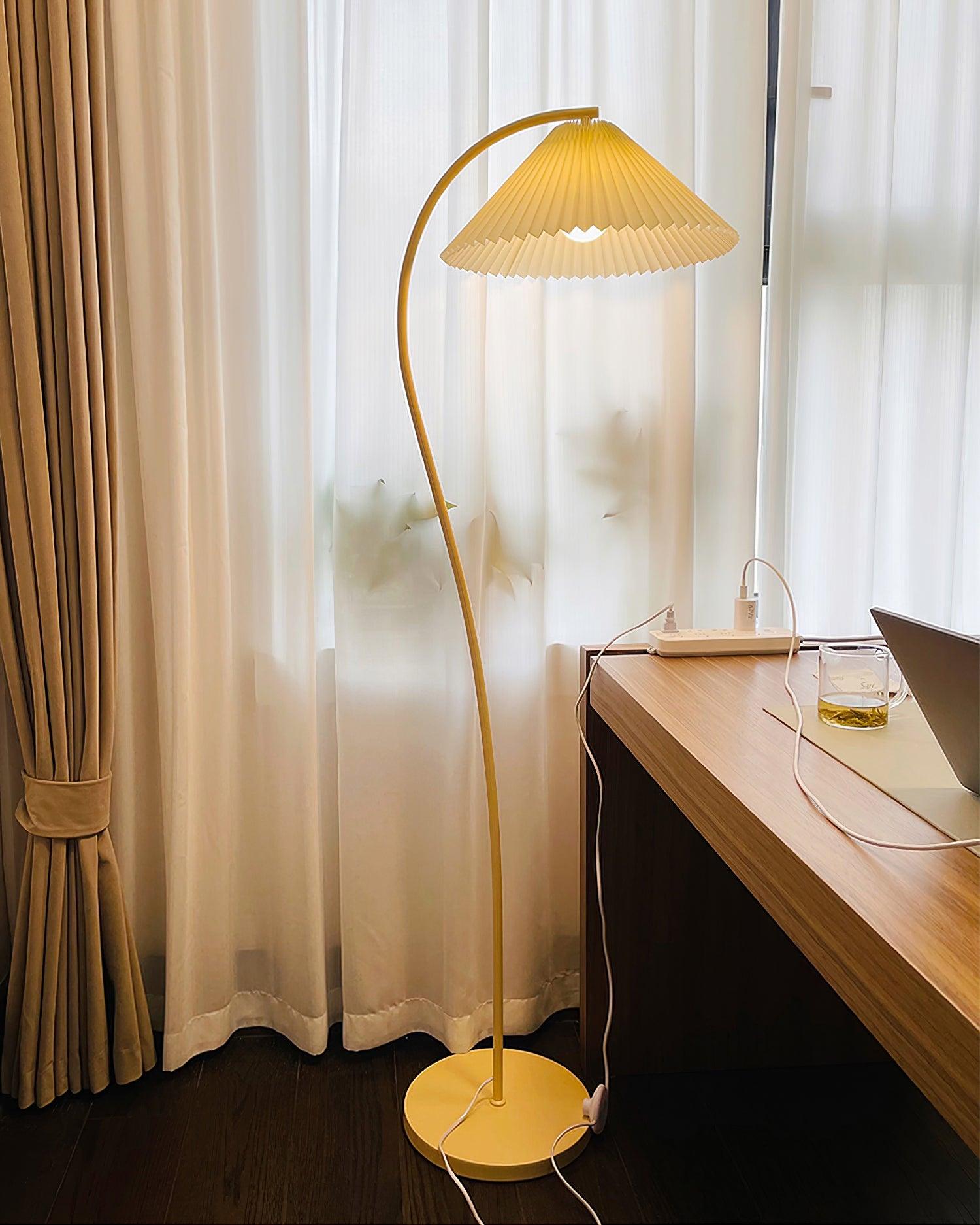 Lampa podłogowa vintage Kliala