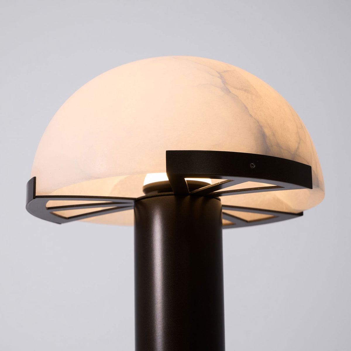 Elegance Alabaster Table Lamp - Vakkerlight