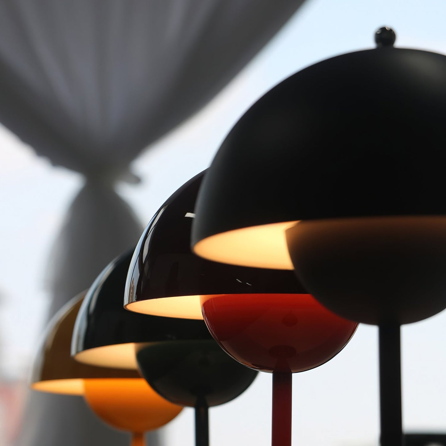 Lampa stołowa przenośna Aveka