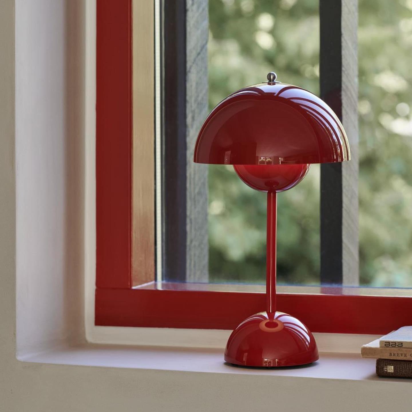 Lampa stołowa przenośna Aveka