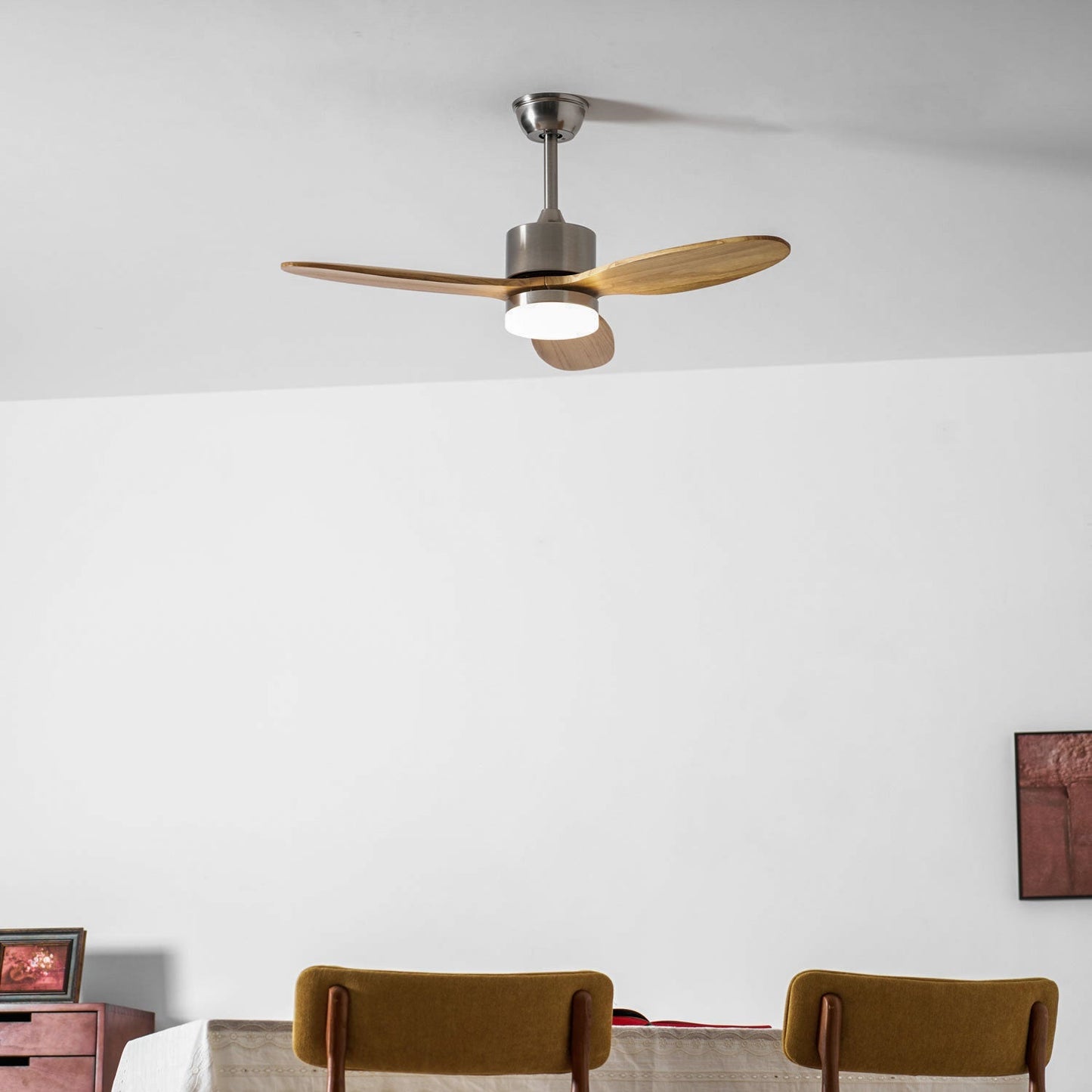 Lampa z wentylatorem sufitowym Rozoma