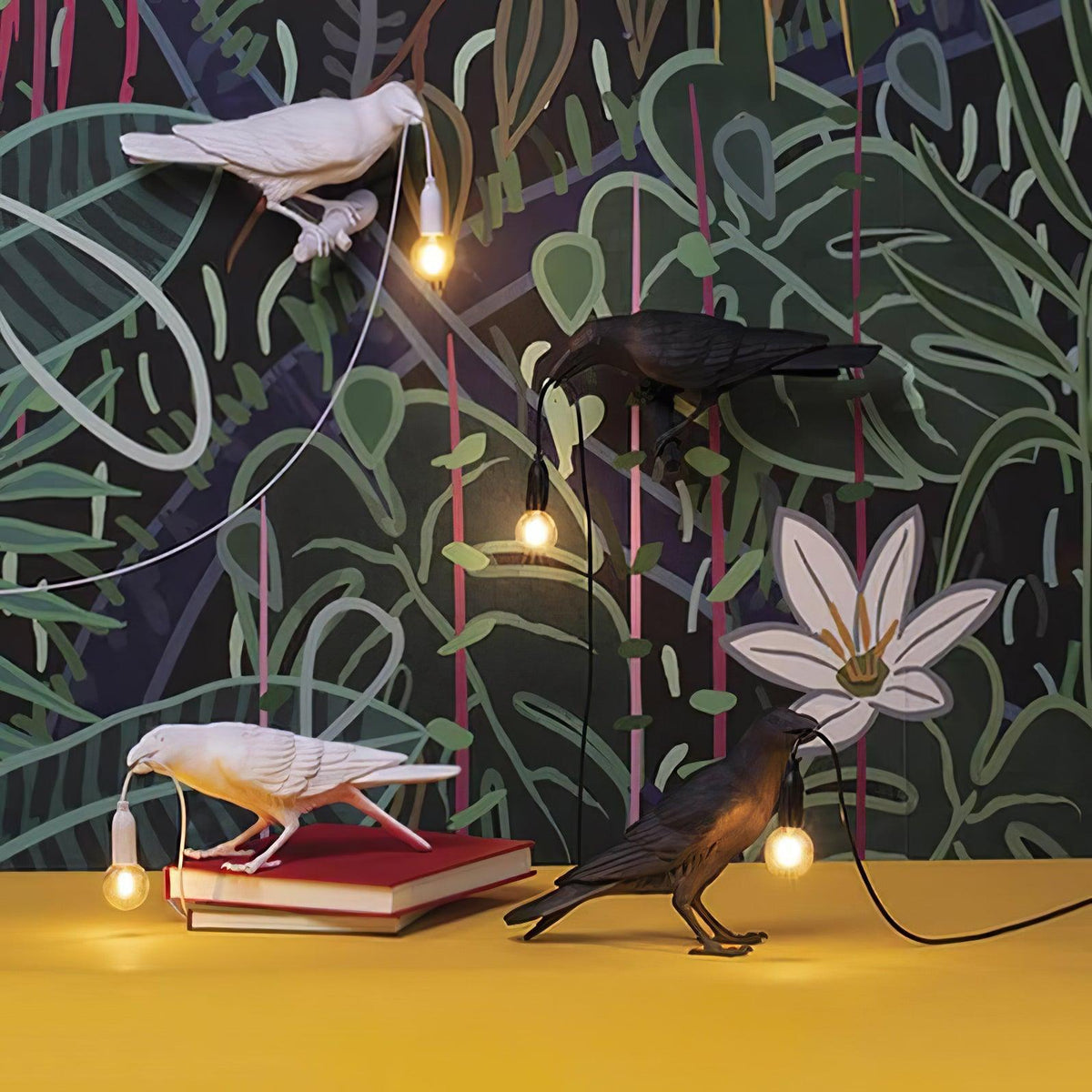 Raven Resin Table Lamp – detail 27