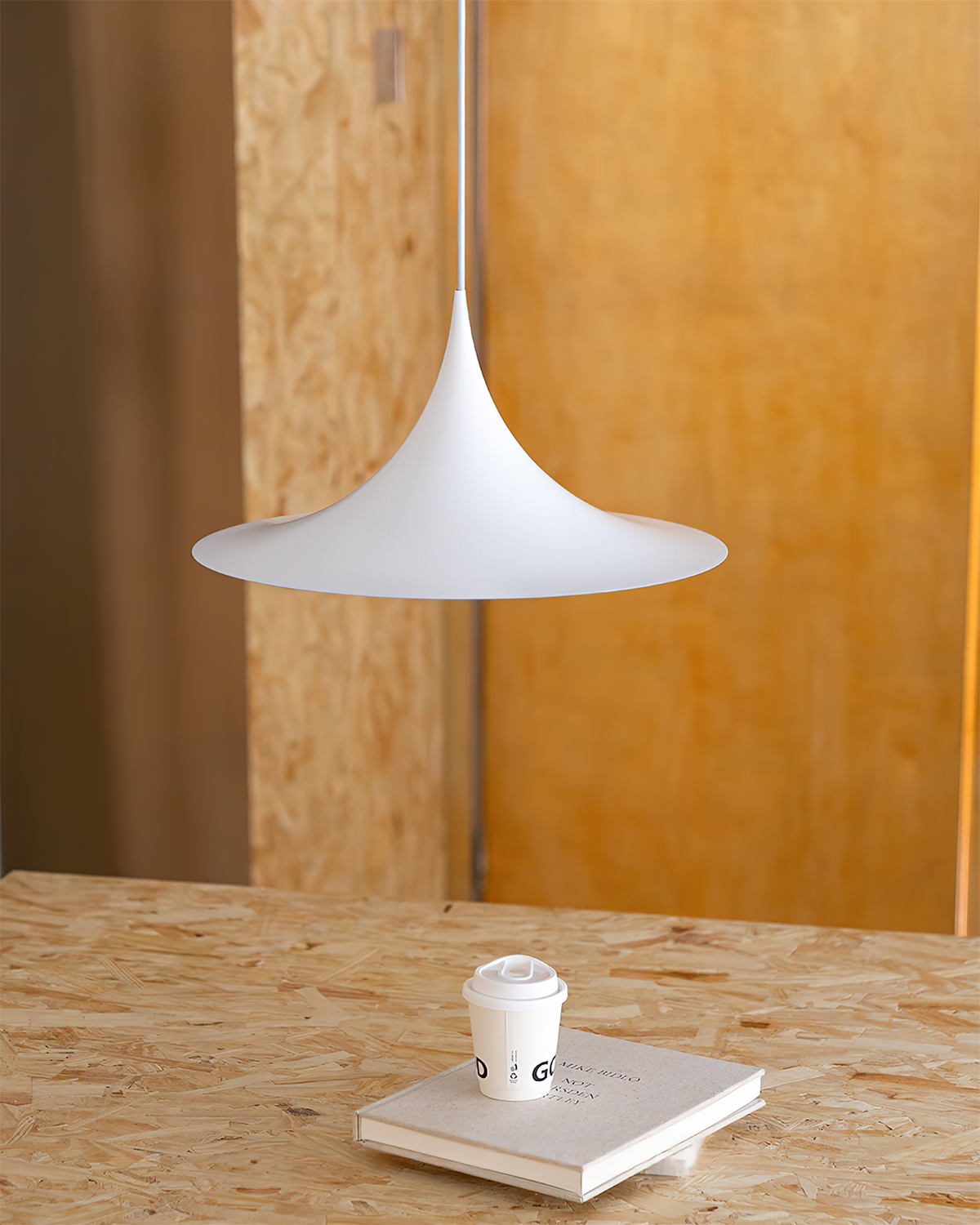 Lampa wisząca stożkowa Nadlenka