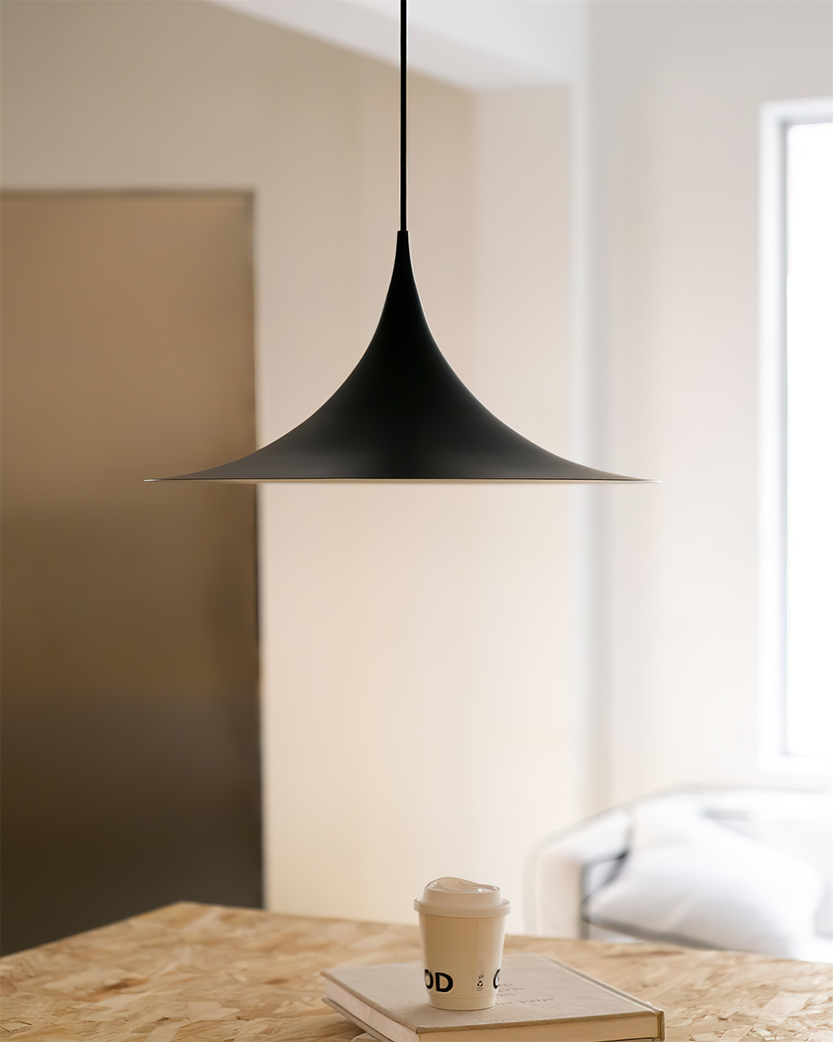 Lampa wisząca stożkowa Nadlenka