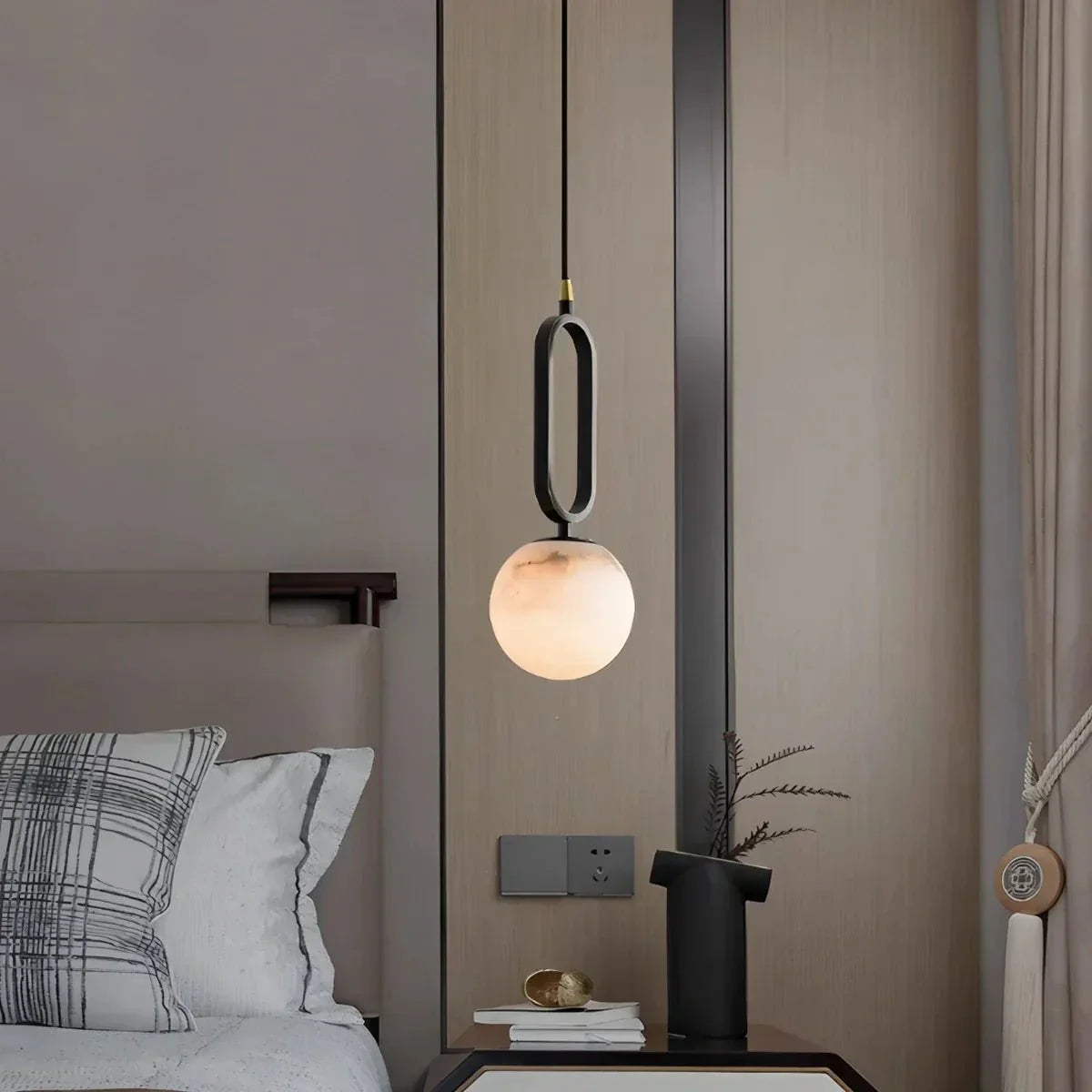 Lampa wisząca Lacose z alabastru